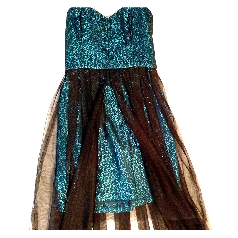 Youthful and fun party dress/ prom!